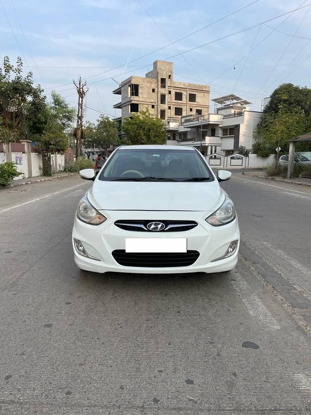 https://images10.gaadi.com/usedcar_image/3660359/original/processed_img2909746__used_car_2909746_1699348960.jpg?imwidth=6400