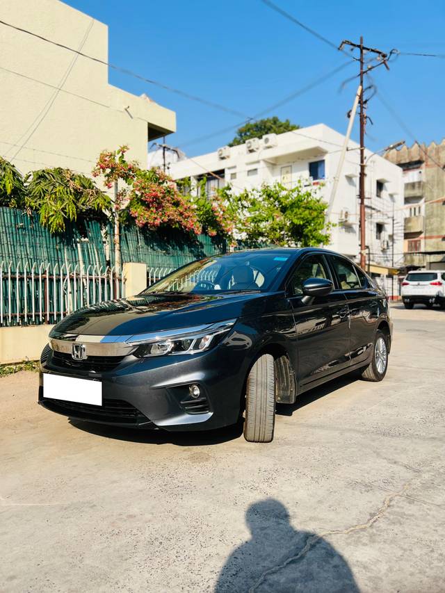 https://images10.gaadi.com/usedcar_image/3660367/original/processed_img2909753__usedcar_whatsappimage2023_10_31at160902_15261699349063_1699349078.jpeg?imwidth=6400
