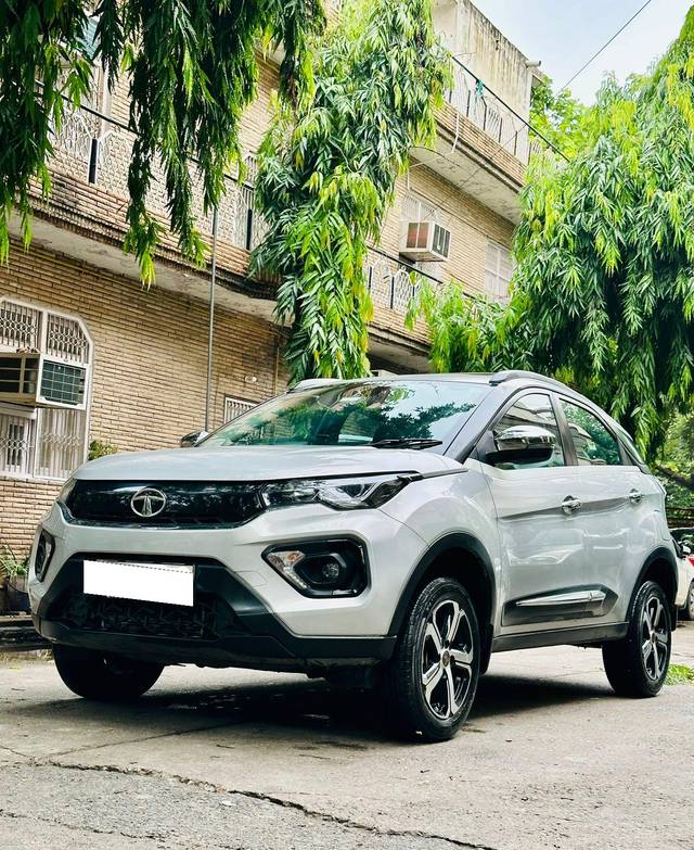 https://images10.gaadi.com/usedcar_image/3660368/original/processed_img2909754__used_car_2909754_1699349275.jpg?imwidth=6402