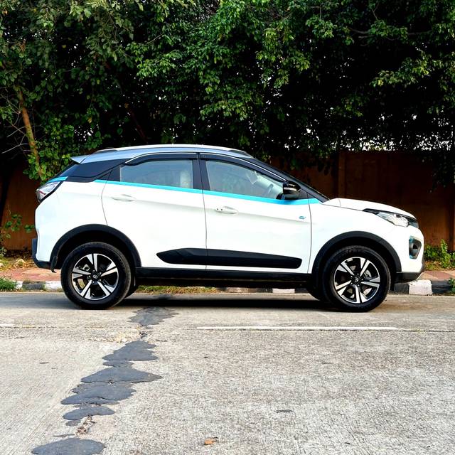 https://images10.gaadi.com/usedcar_image/3660404/original/img2909779__used_car_2909779_1699349973.jpg?imwidth=6401