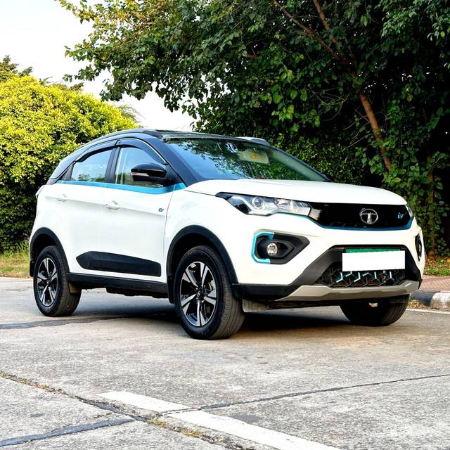 https://images10.gaadi.com/usedcar_image/3660404/original/processed_img2909779__used_car_2909779_1699349964.jpg?imwidth=6400