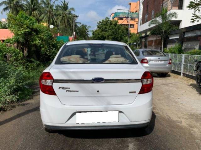 https://images10.gaadi.com/usedcar_image/3660405/original/processed_611660b6-11c2-4a31-a46e-68e8e73ef08c.jpeg?imwidth=6402
