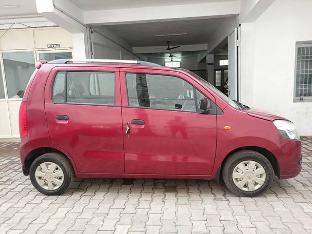 https://images10.gaadi.com/usedcar_image/3660416/original/processed_img2909785__used_car_2909785_1699350446.jpg?imwidth=6401