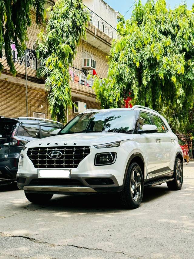 https://images10.gaadi.com/usedcar_image/3660469/original/processed_img2909819__used_car_2909819_1699351658.jpg?imwidth=6402