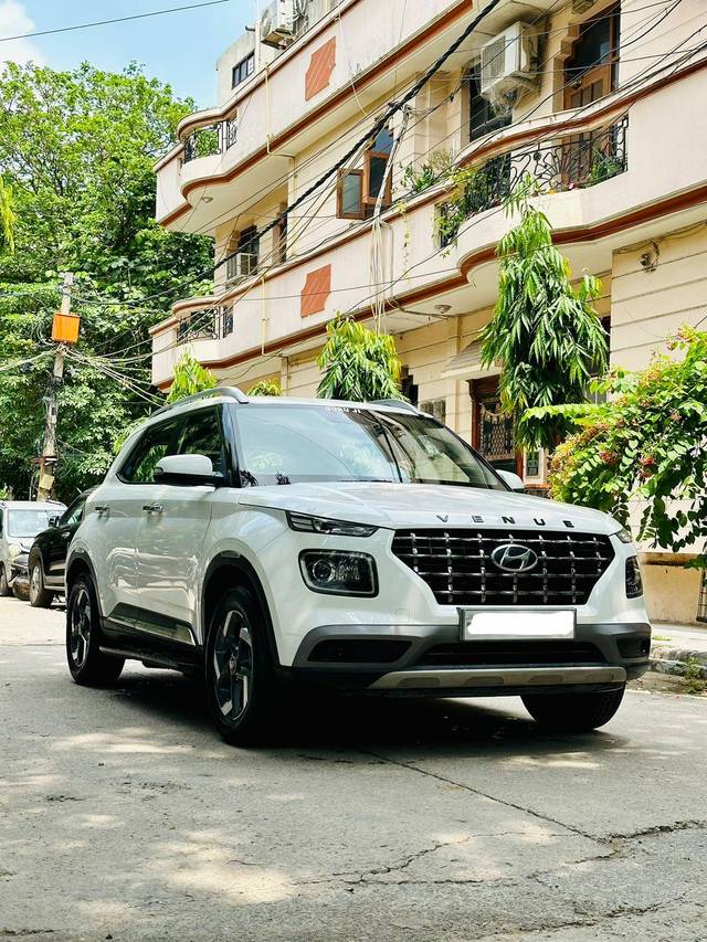 https://images10.gaadi.com/usedcar_image/3660469/original/processed_img2909819__used_car_2909819_1699351661.jpg?imwidth=6400