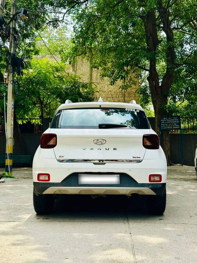https://images10.gaadi.com/usedcar_image/3660469/original/processed_img2909819__used_car_2909819_1699351664.jpg?imwidth=6401