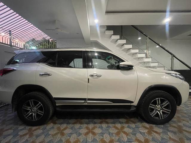 https://images10.gaadi.com/usedcar_image/3660493/original/img2909832__used_car_2909832_1699352141.jpg?imwidth=6401