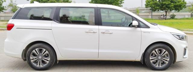https://images10.gaadi.com/usedcar_image/3660615/original/processed_img2909912__usedcar_9_2909912_1699354932.jpg?imwidth=6401