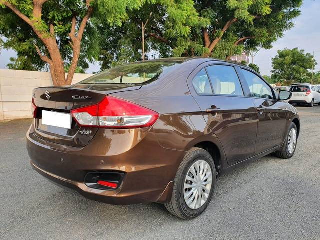 https://images10.gaadi.com/usedcar_image/3660793/original/processed_img2910037__usedcar_4_91331699358048_1699358075.jpeg?imwidth=6402