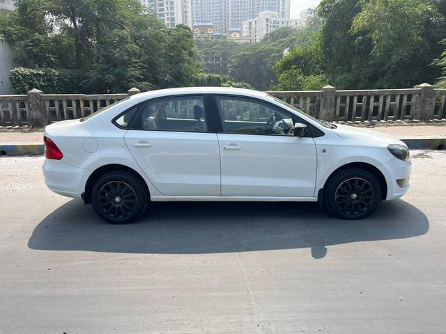 https://images10.gaadi.com/usedcar_image/3660821/original/img2910056__used_car_2910056_1699360838.jpg?imwidth=6401