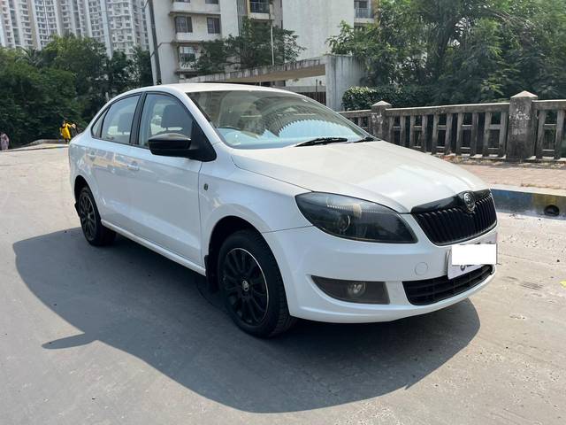 https://images10.gaadi.com/usedcar_image/3660821/original/processed_img2910056__used_car_2910056_1699360833.jpg?imwidth=6400