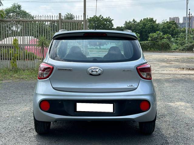 https://images10.gaadi.com/usedcar_image/3660867/original/processed_img2910081__usedcar_sm18_91331699359931_1699359963.jpeg?imwidth=6402