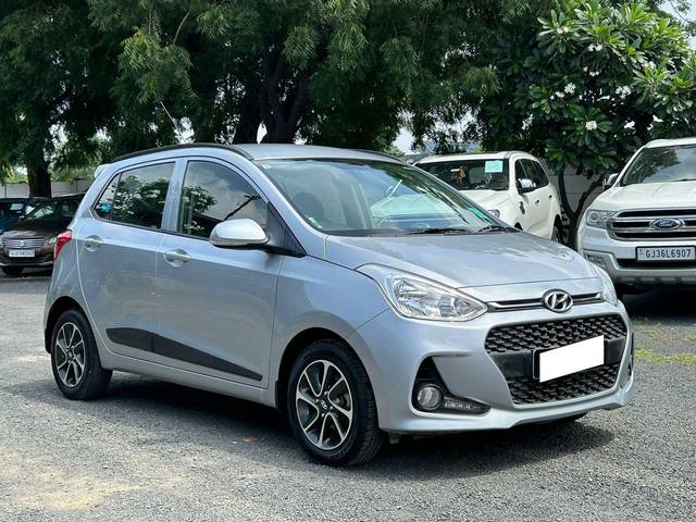 https://images10.gaadi.com/usedcar_image/3660867/original/processed_img2910081__usedcar_sm2_91331699359931_1699359961.jpeg?imwidth=6400