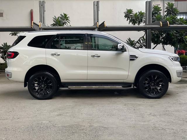 https://images10.gaadi.com/usedcar_image/3660906/original/img2910102__used_car_2910102_1699361936.jpg?imwidth=6401