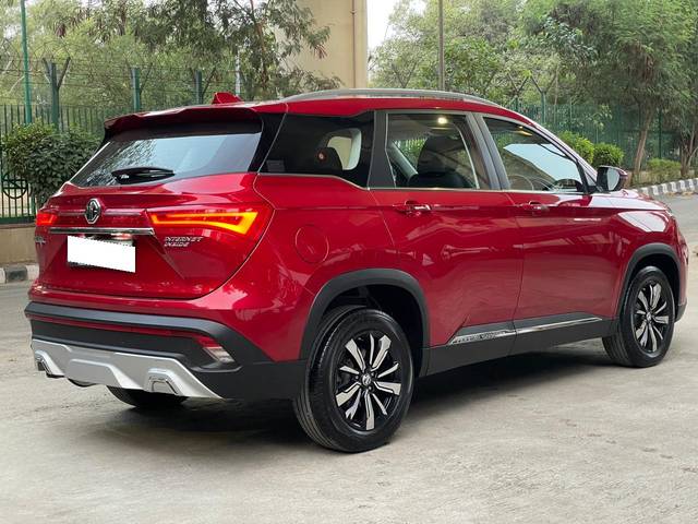 https://images10.gaadi.com/usedcar_image/3660947/original/processed_img2910129__used_car_2910129_1699363545.jpg?imwidth=6402