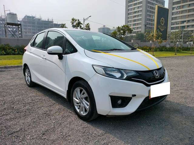 https://images10.gaadi.com/usedcar_image/3661016/original/processed_img2910168__used_car_2910168_1699422812.jpg?imwidth=6400
