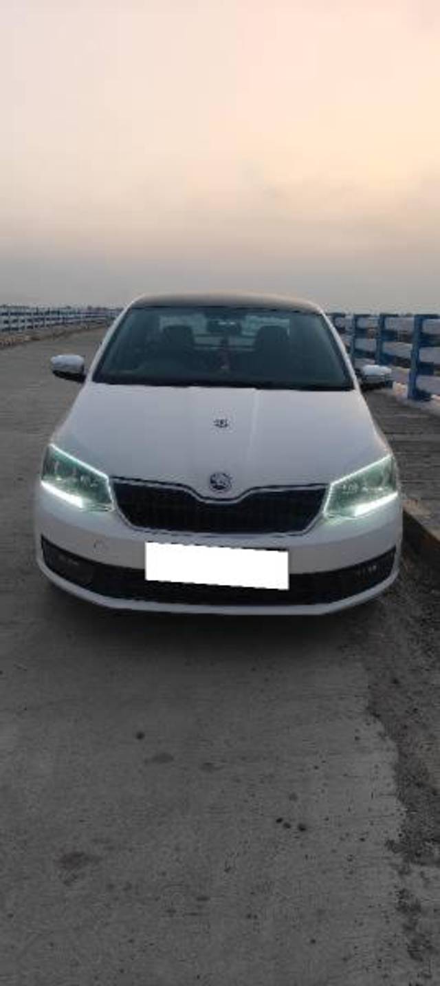 https://images10.gaadi.com/usedcar_image/3661028/original/processed_2fd38acd-38f6-4add-97ca-e3139e096446.jpg?imwidth=6400