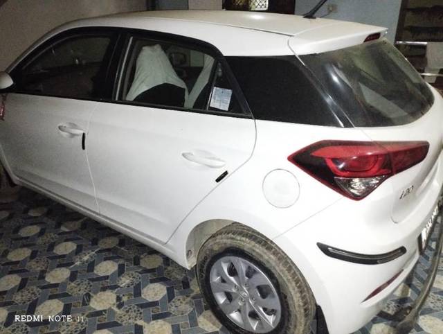 https://images10.gaadi.com/usedcar_image/3661064/original/processed_bf96f829-fa7d-4f5f-8f3a-10d93c88d7f1.jpg?imwidth=6402