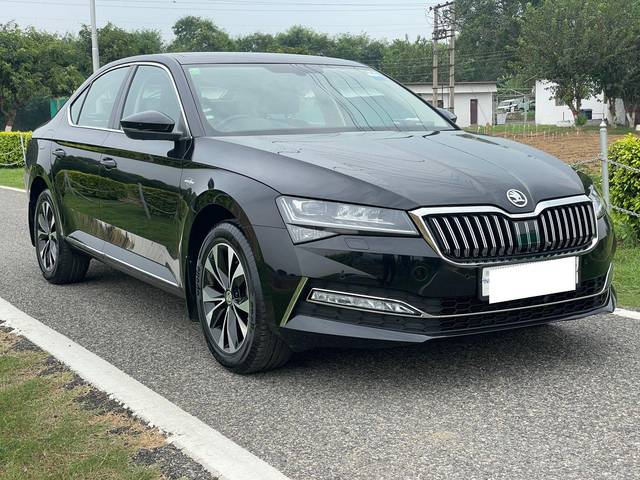 https://images10.gaadi.com/usedcar_image/3661069/original/processed_img2910183__used_car_2910183_1699368000.jpg?imwidth=6400