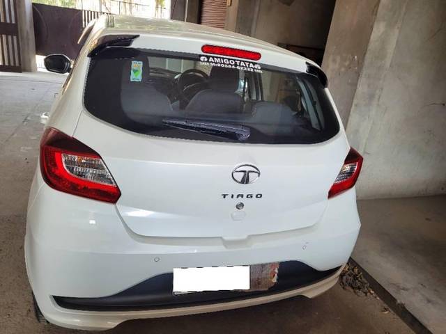 https://images10.gaadi.com/usedcar_image/3661082/original/processed_aa91764f-b6c4-4d19-aaaf-d27e9d0bc9d5.jpg?imwidth=6402