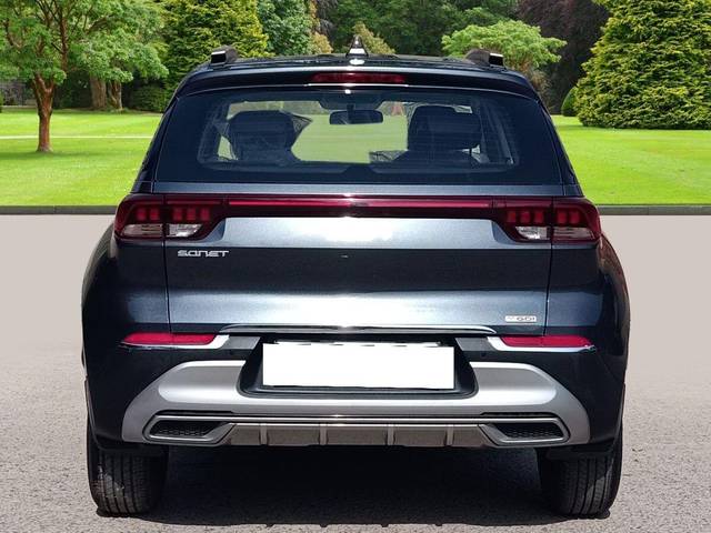 https://images10.gaadi.com/usedcar_image/3661312/original/processed_img2910233__used_car_2910233_1699381914.jpg?imwidth=6402