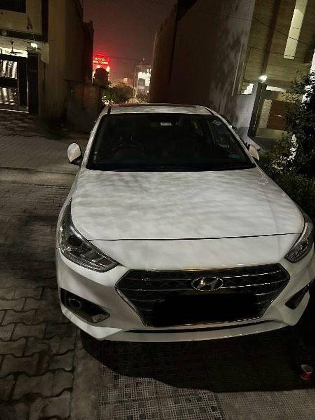 https://images10.gaadi.com/usedcar_image/3661333/original/processed_d2dc007e-1b15-4c09-829b-5014d287a486.jpeg?imwidth=6400