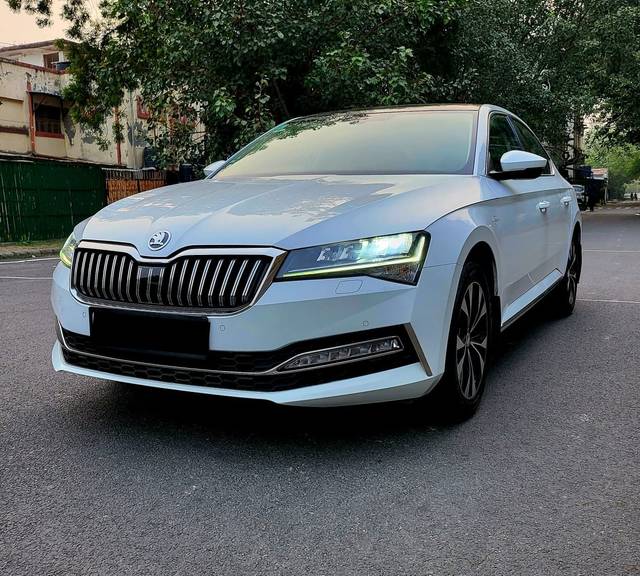 https://images10.gaadi.com/usedcar_image/3661336/original/img2910245__used_car_2910245_1699383660.jpg?imwidth=6400