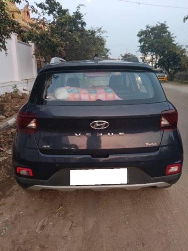 https://images10.gaadi.com/usedcar_image/3661380/original/processed_6addd9ed-0b33-4b17-9f4d-e221887947eb.jpeg?imwidth=6401