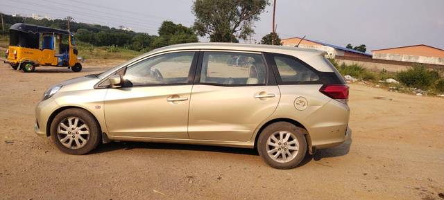 https://images10.gaadi.com/usedcar_image/3661522/original/processed_img2910275__used_car_2910275_1699417180.jpg?imwidth=6402