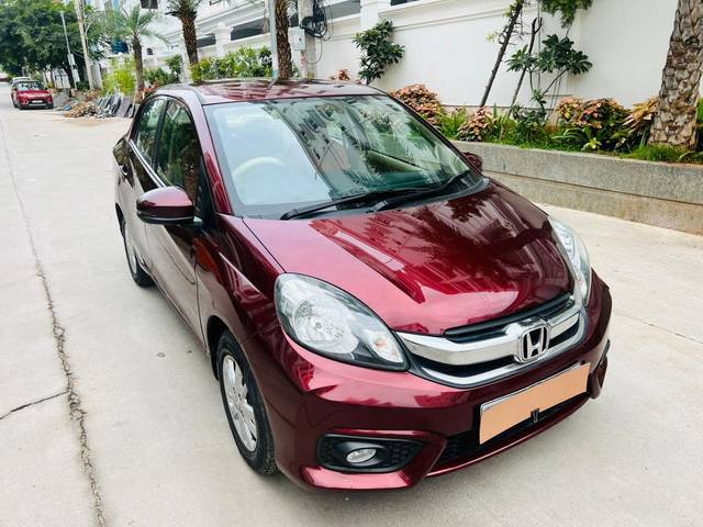 https://images10.gaadi.com/usedcar_image/3661600/original/processed_img2910307__used_car_2910307_1699421724.jpg?imwidth=6400