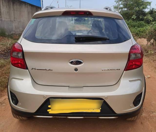 https://images10.gaadi.com/usedcar_image/3661630/original/processed_e81e349e-38cc-4866-8306-c4dc6ba8d08f.jpg?imwidth=6401