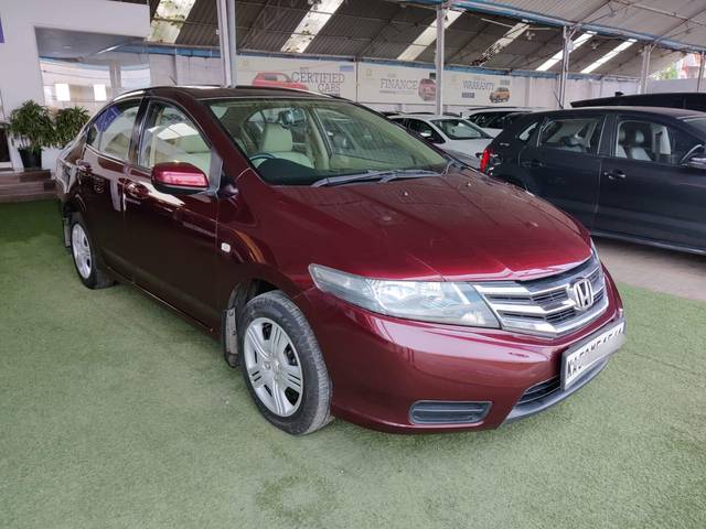https://images10.gaadi.com/usedcar_image/3661657/original/processed_img2910333__used_car_2910333_1699424303.jpg?imwidth=6401
