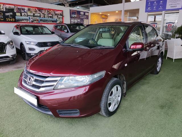 https://images10.gaadi.com/usedcar_image/3661657/original/processed_img2910333__used_car_2910333_1699424305.jpg?imwidth=6402