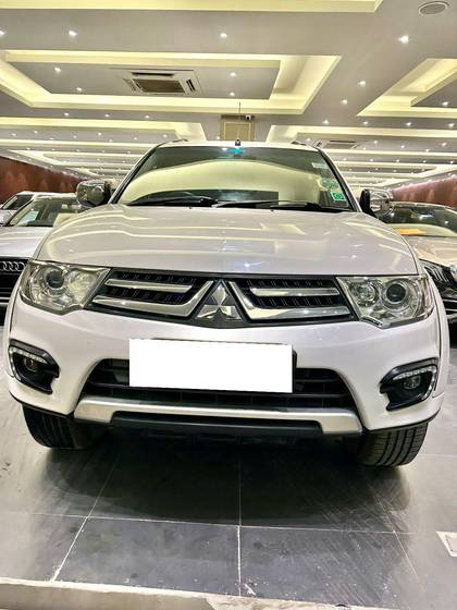 Mitsubishi Pajero Select Plus 4X2 AT