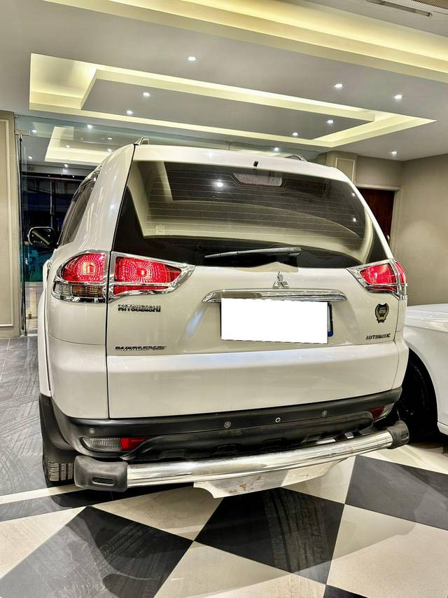 https://images10.gaadi.com/usedcar_image/3661702/original/processed_img2910357__used_car_2910357_1699425588.jpg?imwidth=6402