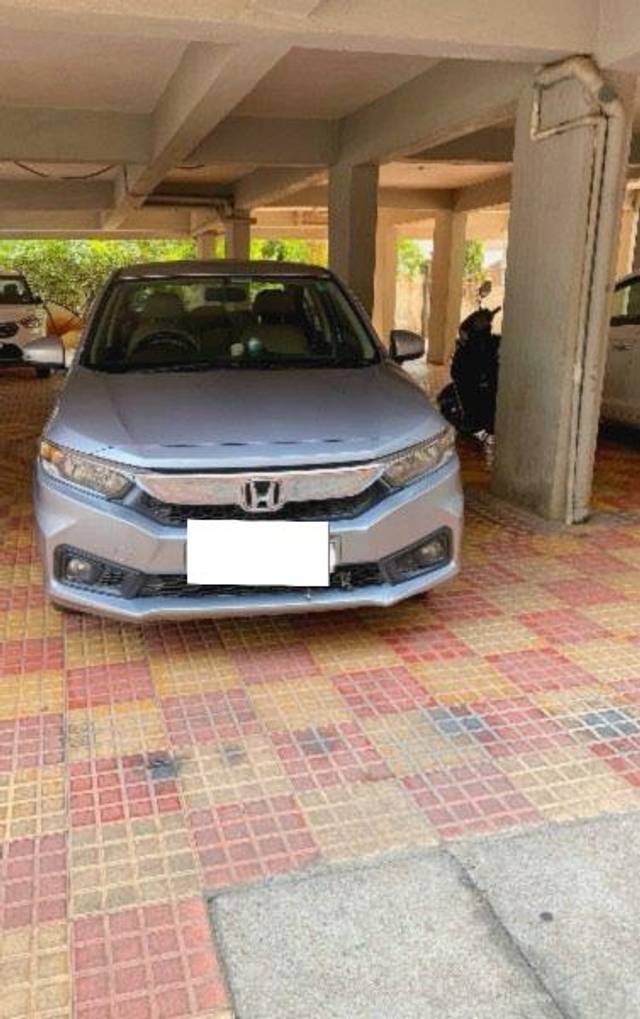 https://images10.gaadi.com/usedcar_image/3661706/original/processed_4c27f168-374b-444a-9b54-d8e1ac935dc2.jpeg?imwidth=6402