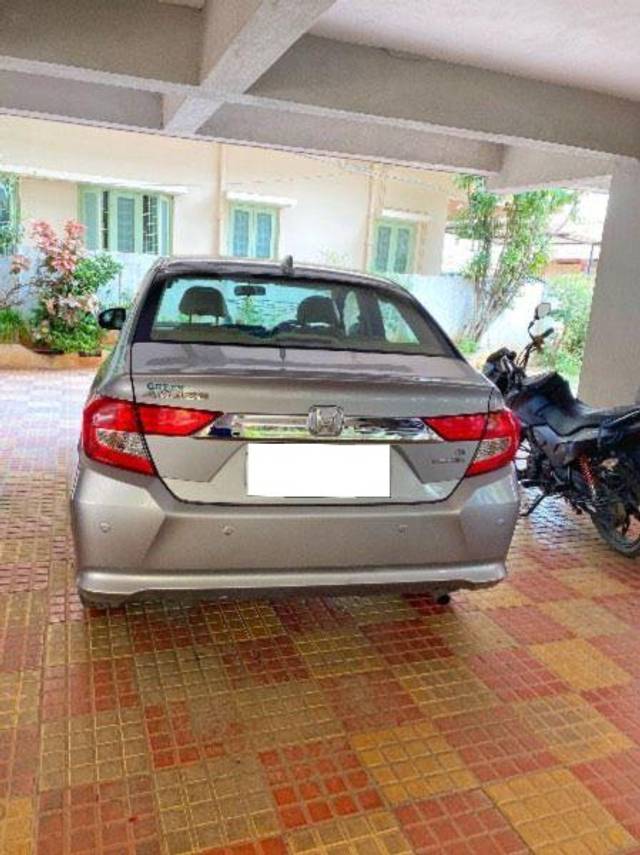 https://images10.gaadi.com/usedcar_image/3661706/original/processed_cccb9141-0104-485a-b898-2febb97a453f.jpeg?imwidth=6401