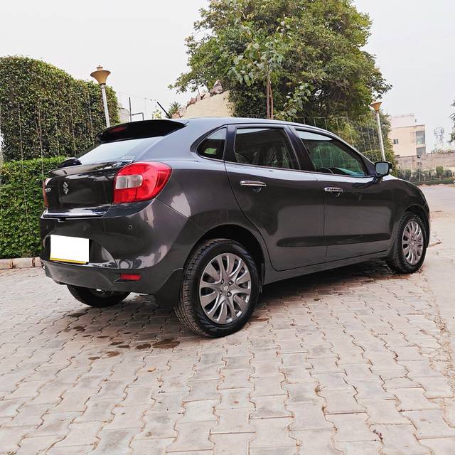 https://images10.gaadi.com/usedcar_image/3661763/original/processed_img2910391__used_car_2910391_1699431624.jpg?imwidth=6402