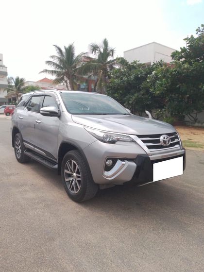 Toyota Fortuner 2.8 AT Celebratory Edition