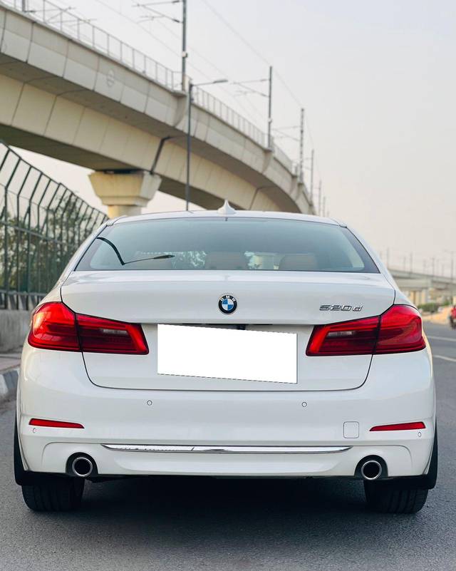 https://images10.gaadi.com/usedcar_image/3662254/original/processed_img2910694__used_car_2910694_1699446125.jpg?imwidth=6401