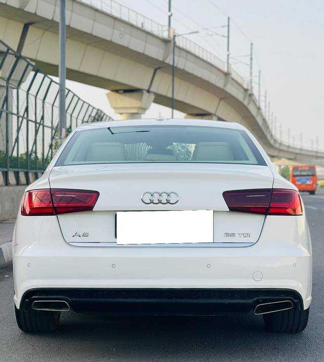 https://images10.gaadi.com/usedcar_image/3662259/original/processed_img2910698__used_car_2910698_1699445711.jpg?imwidth=6401