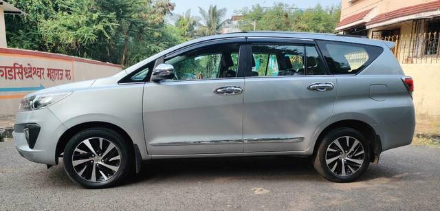 https://images10.gaadi.com/usedcar_image/3662346/original/processed_img2910757__used_car_2910757_1699442087.jpg?imwidth=6402