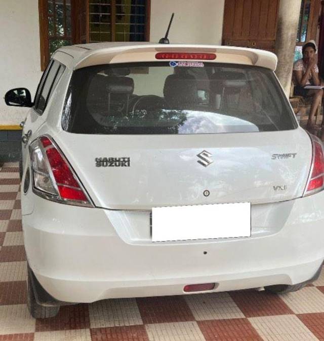 https://images10.gaadi.com/usedcar_image/3662349/original/processed_9dc76e1e-073a-4531-8763-ca73eb5a47ea.jpeg?imwidth=6402