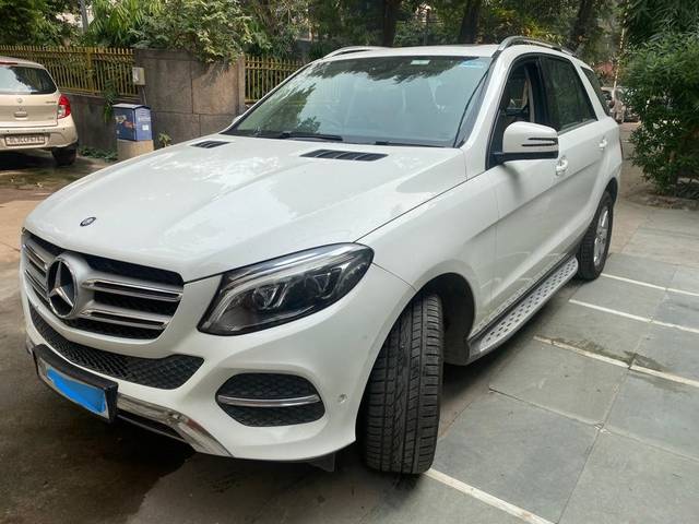 https://images10.gaadi.com/usedcar_image/3662378/original/processed_img2910783__usedcar_photo_2023_11_08_12_07_33_6_3511699442595_1699442621.jpg?imwidth=6401
