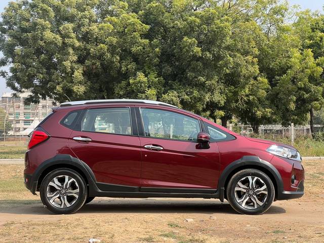 https://images10.gaadi.com/usedcar_image/3662442/original/img2910831__used_car_2910831_1699443999.jpg?imwidth=6401