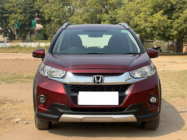 https://images10.gaadi.com/usedcar_image/3662442/original/processed_img2910831__used_car_2910831_1699443998.jpg?imwidth=6400