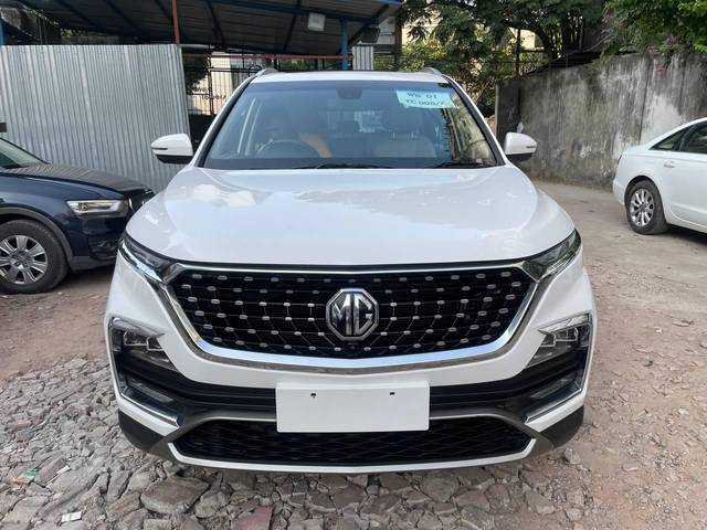 https://images10.gaadi.com/usedcar_image/3662483/original/processed_img2910859__used_car_2910859_1699445060.jpg?imwidth=6402