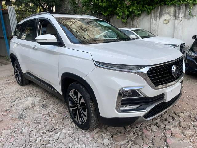 https://images10.gaadi.com/usedcar_image/3662483/original/processed_img2910859__used_car_2910859_1699445065.jpg?imwidth=6400