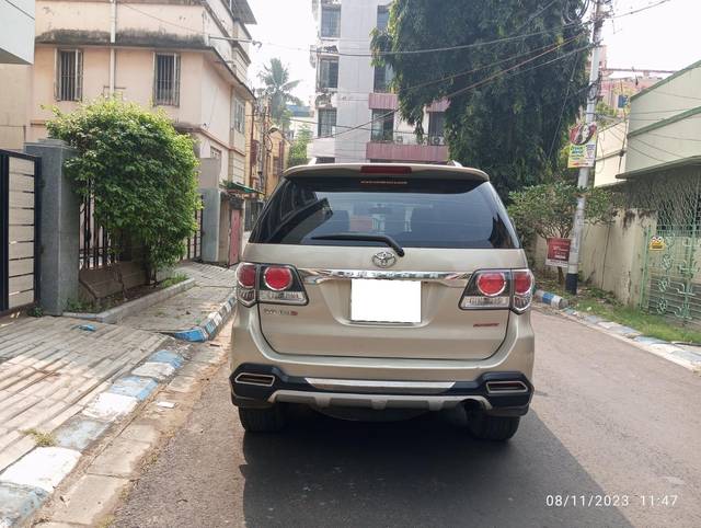 https://images10.gaadi.com/usedcar_image/3662641/original/processed_img2910952__used_car_2910952_1699449486.jpg?imwidth=6402