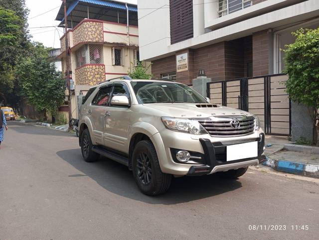 https://images10.gaadi.com/usedcar_image/3662641/original/processed_img2910952__used_car_2910952_1699449491.jpg?imwidth=6400